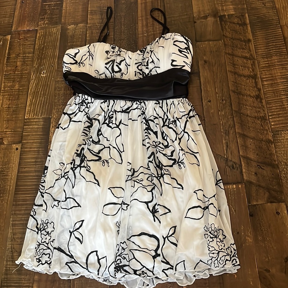 Super pretty prom dress never worn